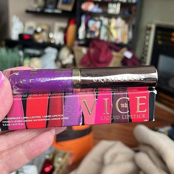 Urban Decay Vice Waterproof Long Lasting Liquid Lipstick in Shade Mad.  NIB! - Picture 3 of 3